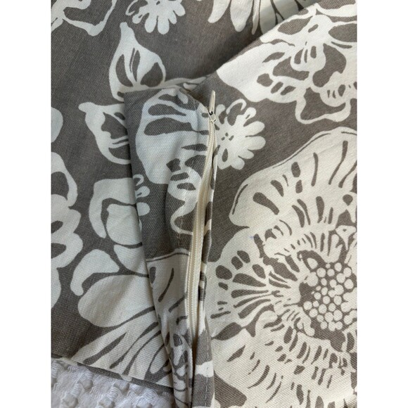 Throw Pillow covers taupe and cream - Picture 5 of 7